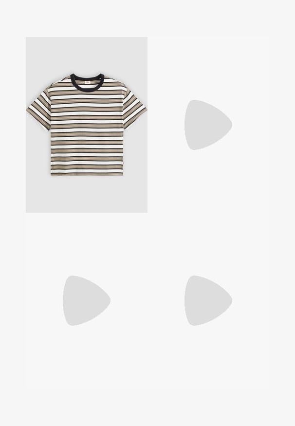 Kortærmet T-shirt med vandrette striber i beige, sort og hvid samt sort rund hals på ensfarvet baggrund.; Beige denim jeans med en afslappet pasform, der har høj talje, fem lommer og diskret fading. Uferdige detaljer ved anklerne.; Sort lærred sneakers med en hvid gummi platform sål, der har hvide snørebånd og syninger, ikonisk branding på siden, lav-top design.; Sort læderbælte med en glat overflade, oval sølvmetalspænde og flere justeringshuller langs stroppen. Flad, minimalistisk design.
