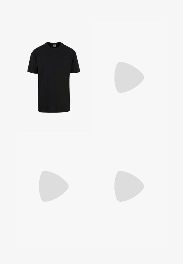 Urban Classics SHORTSLEEVE - T-shirts basic - black; Sorte shorts lavet af et glat stof med skræddersyet design, der har en frontknaplukning, læg og sidelommer.; Sort læderloafer med en kraftig gummisål og klassiske penny-strap detaljer, vist fra ydersiden.; Ray-Ban solbriller med grønne linser, sorte plastikstel og gyldne detaljer ved kanterne. Firkantet form med mat finish.
