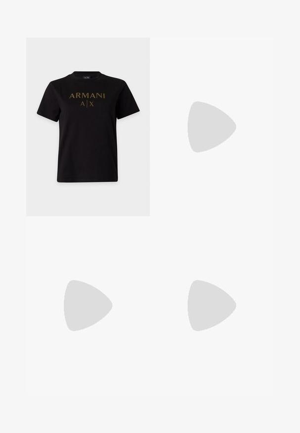 Sort T-shirt med korte ærmer og guldprikket "ARMANI A|X" logo centreret foran.; Sorte slim-fit jeans med let falmet tekstur, frontlukning med knapper, bæltestropper og fem-lomme design.; Sorte læder slingback høje hæle med spids tå-design, der har en udskæring fortil og en tynd stiletto-hæl.; Sort læder håndledspung, tekstureret overflade, lynlås lukning, sølvfarvet hardware, mærkelogo, justerbar rem. Kompakt og rektangulær form.