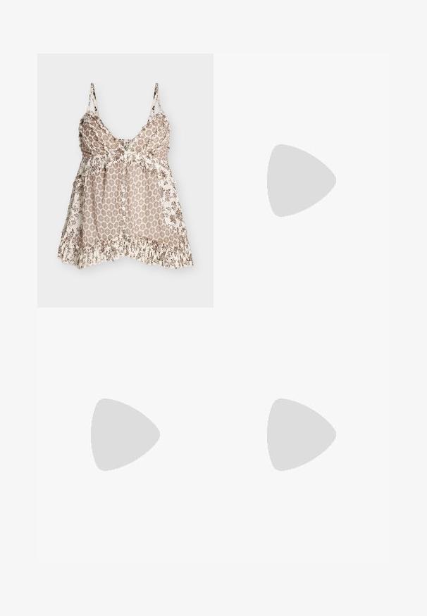 Ærmeløs beige top med brune blomsterprint, knapper foran, flæsekant og justerbare spaghetti-stropper på en ensfarvet baggrund.; Brune faux læder leggings med en høj sort talje, der har en glat, blank finish og en tætsiddende design til anklerne.; Hvid atletisk sko med mesh-overdel, lysebrune detaljer og en polstret sål. Har snørrelukning og tekst på siden.; Lille mørkebrun læderhåndtaske med to korte håndtag, en lang rem og lynlås på en ensfarvet hvid baggrund.