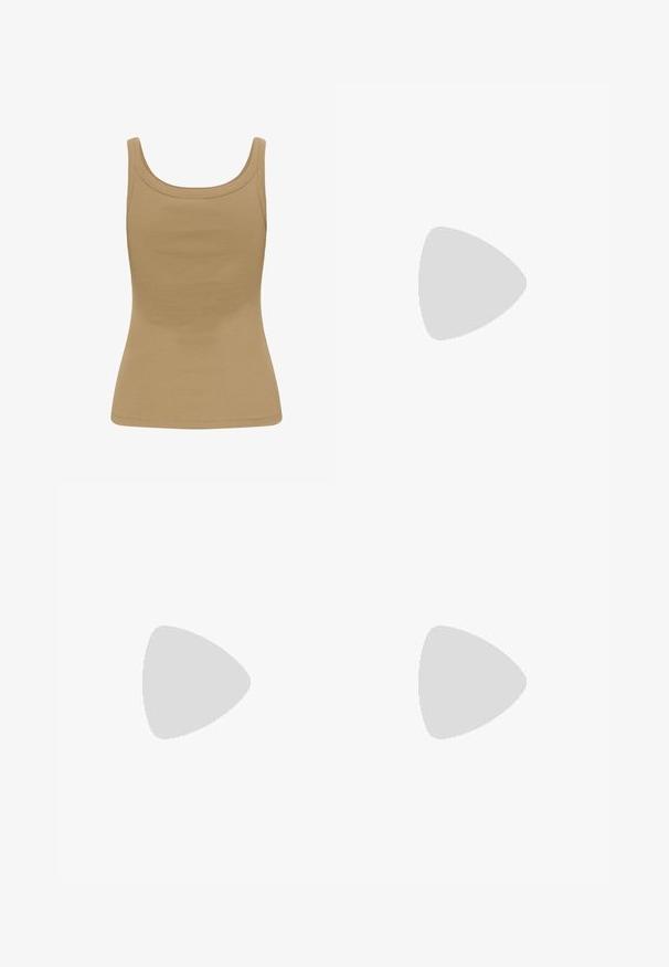 Ærmeløs beige ribstrikket tanktop med brede stropper og rund halsudskæring, tætsiddende silhuet og lige kant.; Beige bomuldsnederdel med snoreliv, to sidelommer, lige pasform og sideslidser for nem bevægelse. Glat tekstur.; Beige ruskindssandaler med en buet rem, guldfarvet spænde og en sort platformssål. Flad design egnet til afslappet brug.; Brune skildpadde solbriller med en vintage katteøje-form og brune linser. Har buede arme med røde detaljer.