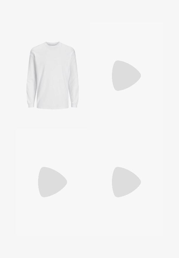 T-shirt blanc à manches longues en coton. Présente un col rond et un design uni sans motifs ni accents. Texture douce et lisse.; Pantalon bleu marine foncé sur mesure avec fermeture par bouton et zip, passants de ceinture et jambes droites sur fond blanc.; Mocassin en cuir noir avec une semelle en caoutchouc épaisse et un détail classique de bride à monnaie, vu de côté extérieur.; Lunettes de soleil Ray-Ban avec des verres verts, monture en plastique noir et accents dorés sur les bords. Forme carrée avec une finition mate.