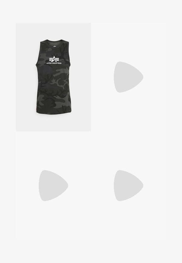 Débardeur camouflage en tons vert foncé et gris, fabriqué en coton, avec un logo blanc "Alpha Industries" sur le devant.; Jean taille haute, coupe droite en denim noir délavé, avec poches avant, détails délavés et coutures renforcées le long des coutures.; Bottines Chelsea en daim marron avec des panneaux latéraux en élastiquem et une semelle en caoutchouc lisse couleur tan, associées à un pantalon gris clair sur une surface texturée.; Montre-bracelet en métal argenté avec un cadran noir, trois sous-cadrans, index des heures argentés et un bracelet en mailles texturées argentées.