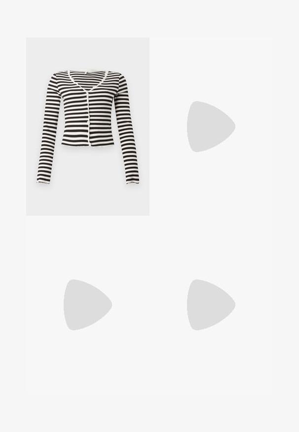 Zwart-wit horizontaal gestreepte cropped cardigan met lange mouwen, V-hals en knopen aan de voorkant op een effen achtergrond.; Donkerblauwe denim shorts met omgeslagen zomen, voorste knoop- en ritssluiting en voorzakken op een effen achtergrond.; Zwarte leren ballerina's met een ronde neus, voorzien van een uitsnede en strikdetail, gedragen met lichtblauwe wijdgesneden jeans.; Donkerrode geweven leren handtas met gebogen handvat, witte bies, zilveren rits en afneembare brede stoffen schouderriem tegen een effen achtergrond.