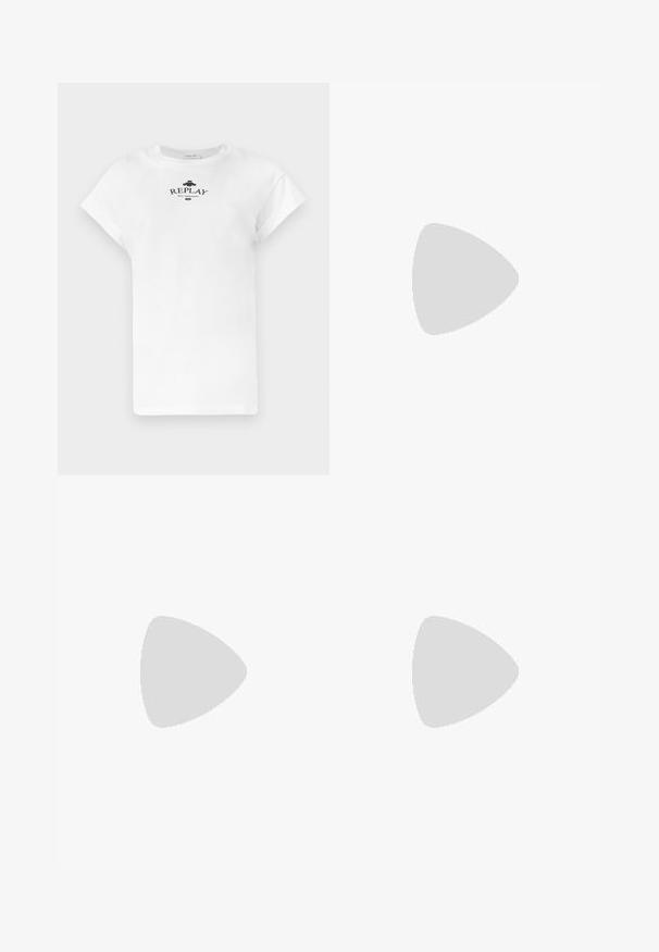 T-shirt blanc à manches courtes en coton, avec un logo imprimé noir "REPLAY NOT ORDINARY" à l'avant, un col rond et une coupe décontractée.; Jean en denim noir à coupe droite, cinq poches et fermeture à boutons sur le devant. Texture douce avec un léger effet délavé et des coutures contrastées.; Baskets noires avec une tige en mesh, des accents brillants, des éléments en or, une semelle texturée et un col rembourré pour le confort.; Sac bandoulière en cuir noir avec sangle ajustable, petits clous argentés et logo "REPLAY" sur le devant.