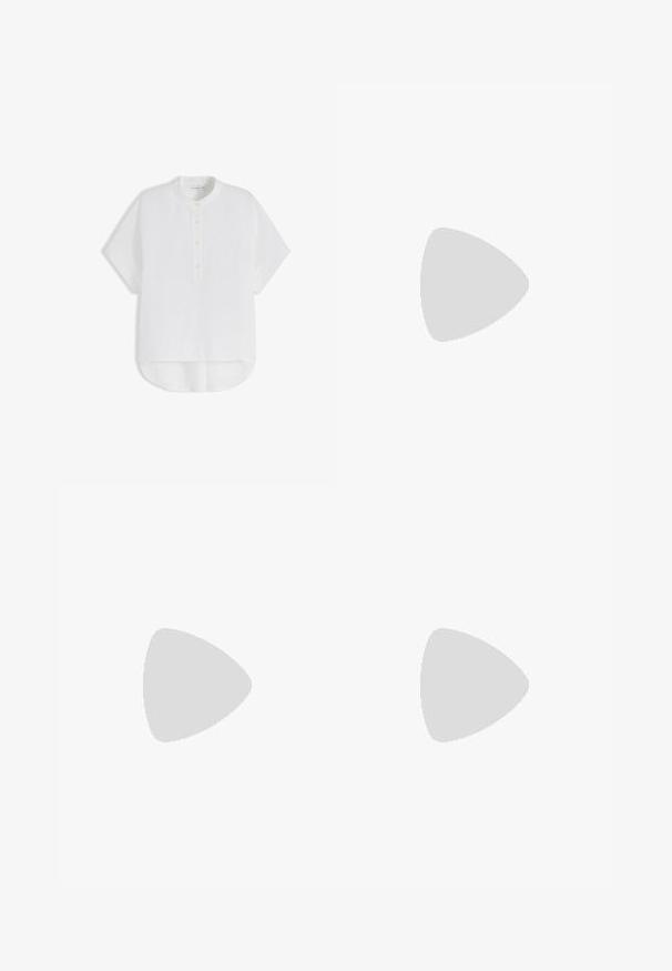 Wit overhemd met korte mouwen en bandkraag, vooraan met knoopsluiting en een asymmetrische zoom, plat gelegd op een witte achtergrond.; Beige broek met wijde pijpen gemaakt van zacht materiaal, met een elastische taille en een trekkoord zonder zichtbare patronen of accenten.; Bruine leren slidesandaal met twee brede gevlochten bandjes die over de voet kruisen en een platte zool, geïsoleerd op een witte achtergrond.; Beige gevlochten stro draagtas met twee bruine leren handvatten en een subtiel geborduurd monogram aan de voorkant in het midden.