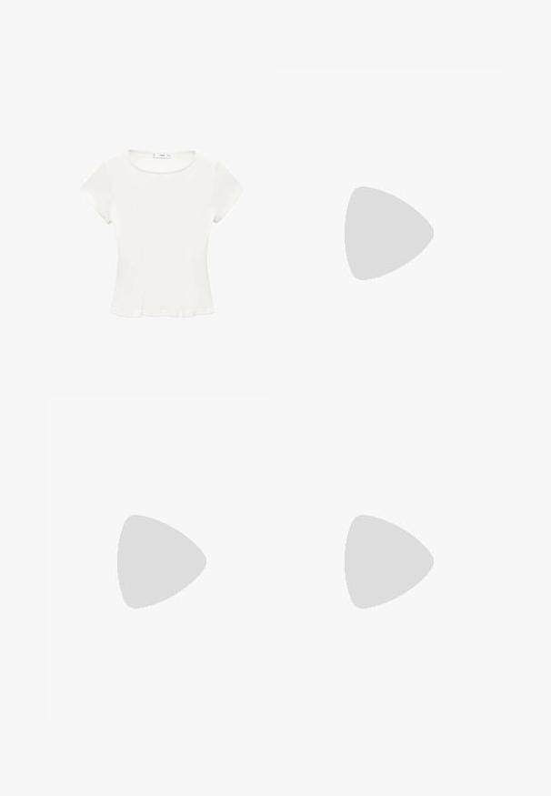 Witte korte mouw top met een ronde halslijn, soepele textuur, aansluitend ontwerp en stikdetails langs de zijkanten. Geen zichtbare patronen of accenten.; Donkerblauwe wijde jeans van denim. Voorzien van een ceintuurband met meerdere knopen, voorkruiszakken en een nette afwerking aan de zoom.; Donkerbruine platte schoen met afgeronde neus en verstelbare enkelband met zilveren gesp op witte achtergrond.; Donkerbruine suède handtas in halve maanvorm met een enkele brede riem en een gladde textuur op een witte achtergrond.
