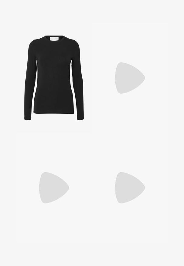 Zwart, nauwsluitend dameshemd met lange mouwen en een ronde hals, gladde textuur, met label Selected Femme aan de binnenkant van de kraag.; Zwarte wijde pijpen broek gemaakt van zachte stof. Heeft een elastische tailleband met trekkoord, strakke lijnen en geen zichtbare patronen of accenten.; Zilveren en grijze Nike Air-sneaker met zwarte swoosh die boven een rozeachtige betonnen ondergrond en stenen richel zweeft.; Zwarte zonnebril met vierkante montuur, donkere glazen en een klein logo op het pootje, getoond op een effen lichte achtergrond.