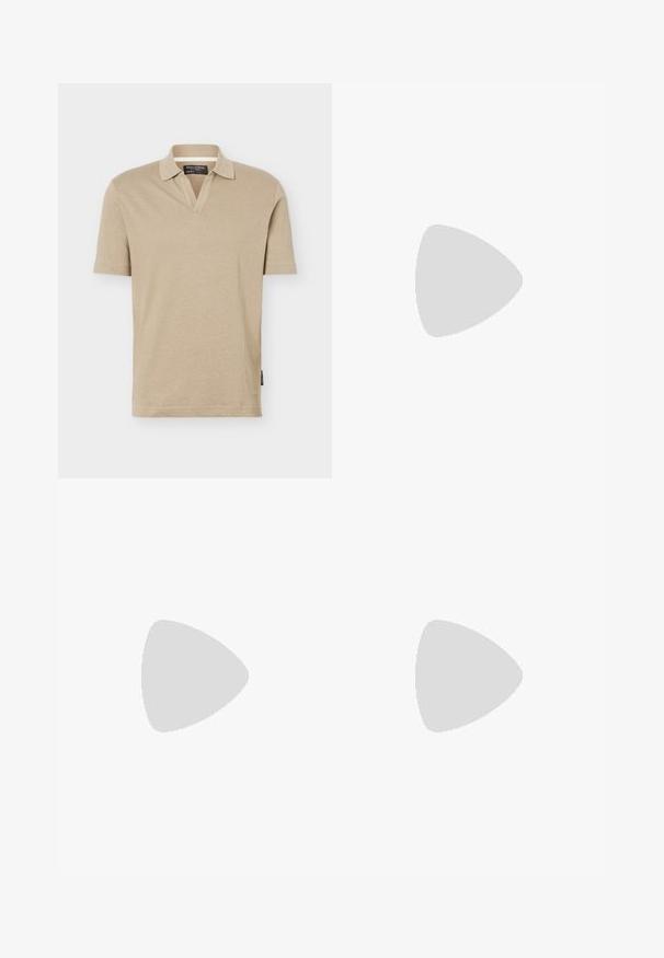 Beige kortærmet polo med åben krave, almindelig pasform og stoflabel i sidesømmen.; Beige skræddersyede bukser med flad front, enkelt knaplukning og to skrå sidelommer. Glat stof med en slim fit og tætsiddende ben.; Hvide sneakers med overdel i tekstureret læder, rund tå og gummisål. Har flade hvide snørebånd og beige indvendige detaljer.; Lille beige crossbody-taske med lynlåslomme foran, metal ALDO-logo, justerbar bred rem og rundet rektangulær form på hvid baggrund.