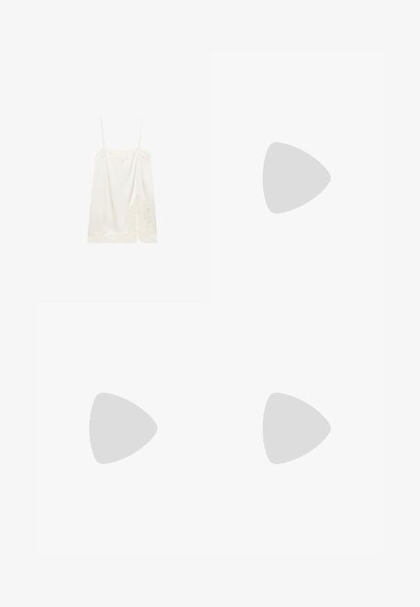 Hvid satin camisole med tynde justerbare stropper og bølget blondekant ved kant og halsudskæring, med en blomstret blonderdetalje på den ene side.; Lyseblå vidde-ben denimjeans med frontlommer, bæltestropper og knaplukning, med let falmning på lår og knæ.; Sorte patentlæder slingback sko med to sølvspænder, flad sål og dekorative øjer på siden for ekstra detaljer.; Sort striktrøje, hvid top, denimnederdel med blå og sort diamantmønster, sort håndtaske og beige slidesandaler.