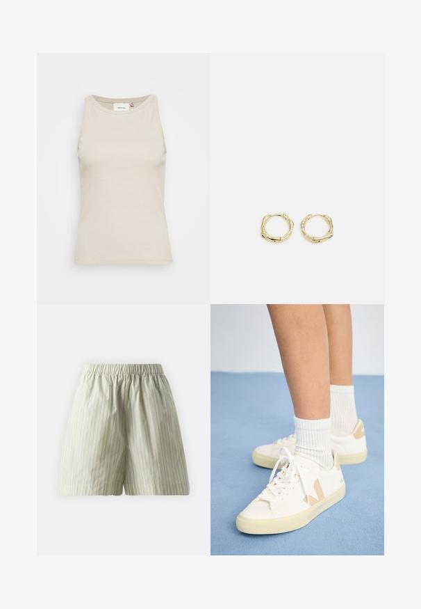 Top de tanque beige claro hecho de tela acanalada con cuello redondo y diseño sin mangas. Presenta una sutil etiqueta de la marca en el interior.; Pantalones cortos de algodón verde claro con rayas verticales blancas, cinturilla elástica y un ajuste suelto y relajado. Textura suave.; Zapatillas blancas con detalles en marrón, punta redonda y cordones blancos. Llevadas con calcetines blancos de canalé, sobre un fondo azul claro.; Pendientes de aro de oro con forma irregular y texturizada. Presentan un cierre sin costuras y un acabado pulido, destacando un diseño moderno.