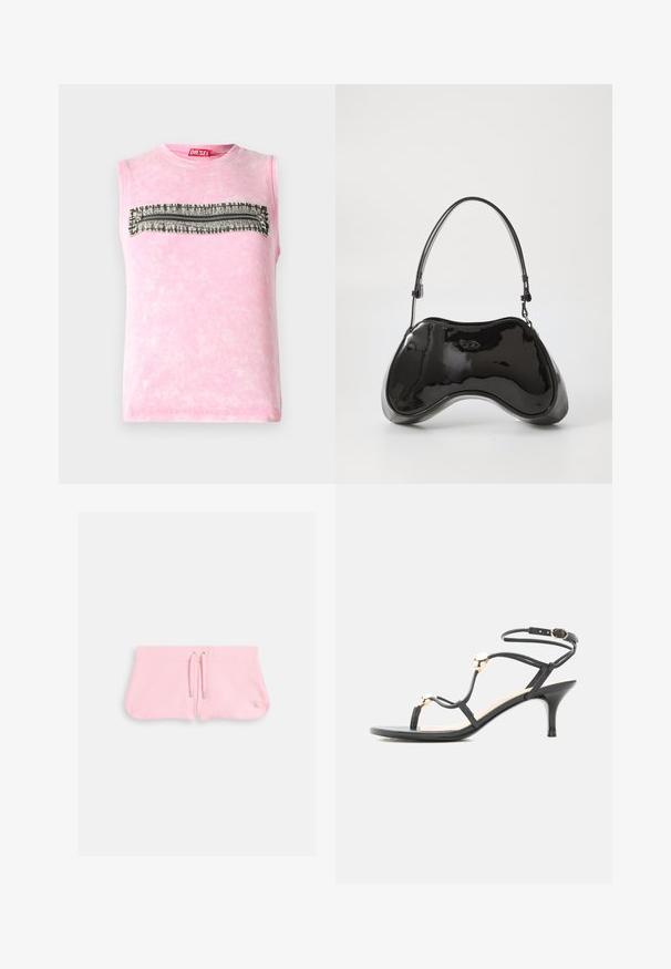 Subløs pink bomulds t-shirt med en vandret sort-hvid mønsterstripe hen over brystet. Rund halsudskæring, blød tekstur.; Lyserøde shorts lavet af blød tekstil, med en snor med sølvspidser og et lille broderet logo i nederste højre hjørne.; Sort midhæl sandal med stropper, guld accenter perler og ankelrem med spænde på hvid baggrund.; Sort patentlæder håndtaske med en unik buet form, kort justerbar hank og en lynlåslukning i toppen. Glat tekstur med diskret branding.