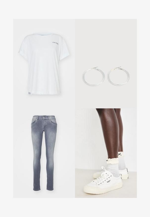Camiseta de algodón blanca con mangas enrolladas, cuello redondo, que presenta un pequeño logo impreso en gris en la parte delantera y un detalle numérico en el dobladillo.; Jeans ajustados en un lavado gris medio, hechos de mezclilla. Presentan cinco bolsillos, pasadores para cinturón y un efecto desgastado en los muslos y las rodillas.; Zapatillas de lona blancas con suelas texturizadas, combinadas con calcetines tobilleros gris claro y puños de crema con volantes; detalle del logotipo negro en los zapatos.; Pareja de pendientes de aro plateados brillantes con cierres de alambre delgado, mostrados sobre un fondo gris claro.