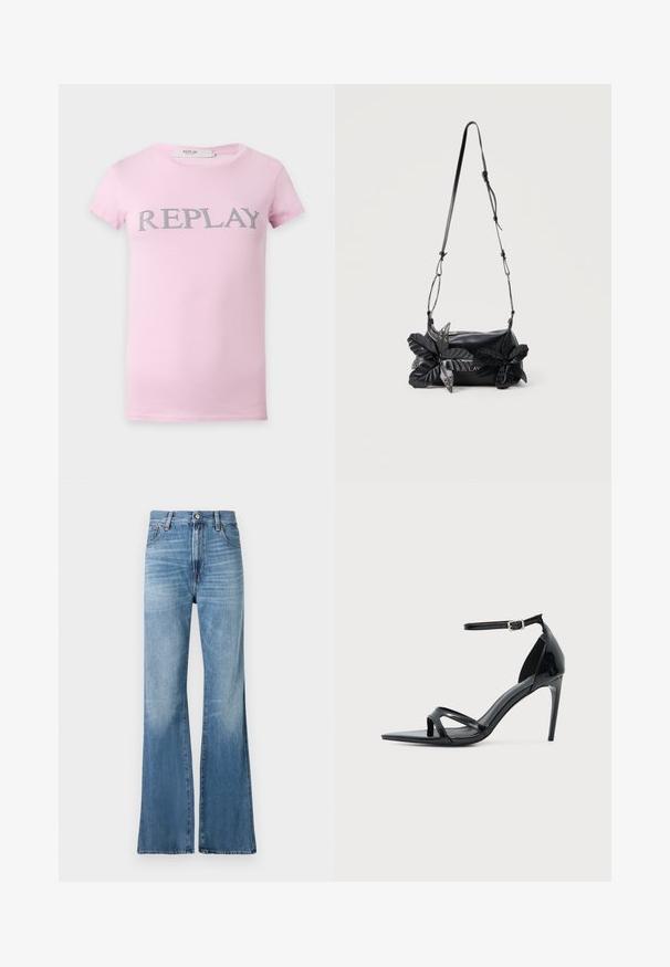 Hellrosa kurzärmliges T-Shirt mit grauem Großbuchstaben-"REPLAY"-Text über der Brust vor einfarbigem Hintergrund.; Replay BECKA PANTS - Jeans Relaxed Fit - medium blue; Schwarze Sandale aus Lackleder mit hohem Absatz, dünnem Knöchelriemen, offenem Zehenbereich und minimalistischem Design auf hellem, einfarbigem Hintergrund.; Schwarze Lederschultertasche mit verstellbarem Riemen und zwei großen dekorativen schwarzen Lederblumen mit Metallösen auf der Vorderseite.