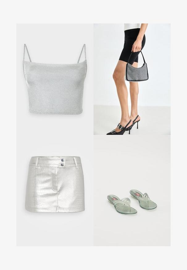 Zilverkleurige metallic gebreide crop top met dunne verstelbare bandjes. Strak model en gladde textuur. Geen patronen of zichtbare hardware details.; Zilveren faux leren rok met een gestructureerd krokodillenpatroon, voorzien van twee blauwe knoopaccenten en een aansluitend ontwerp.; Transparante jelly sandalen met een golfvormig ontwerp, voorzien van een tussenstuk en een gegroefd zoolpatroon. Kleuren zijn onder andere lichtgroen en transparante tinten.; Zwarte beaded handtas met een gebogen silhouet, draaghandvat en glanzende textuur. Draagt bij hoge zwarte hakken en strakke zwarte shorts.