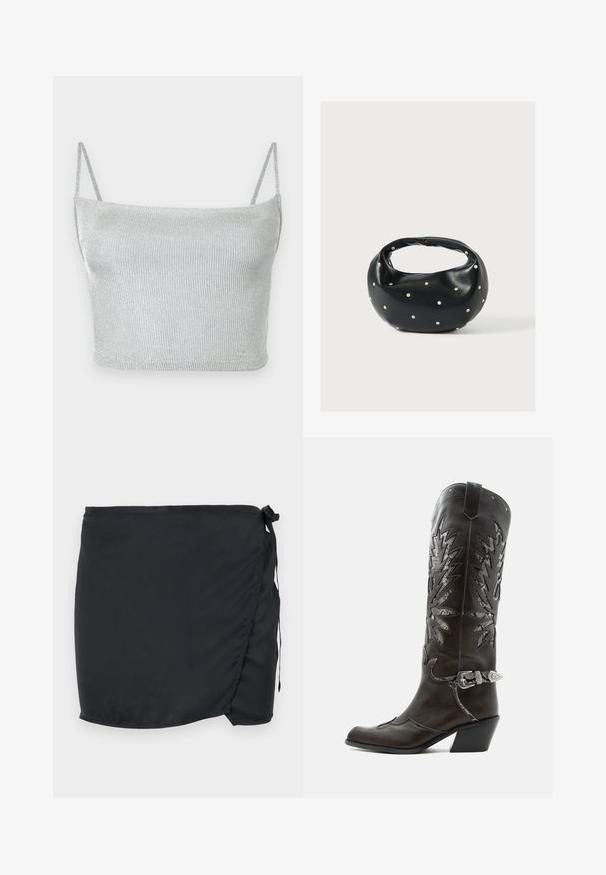 Ασημί μεταλλικό πλεκτό crop top με λεπτές ρυθμιζόμενες τιράντες. Εφαρμοστή σχεδίαση και ομαλή υφή. Χωρίς μοτίβα ή ορατές μεταλλικές λεπτομέρειες.; Μαύρη φούστα κολύμβησης με σχέδιο περιτυλίγματος, κατασκευασμένη από ελαφρύ ύφασμα. Διαθέτει κλείσιμο με κορδόνι στο πλάι και λεία υφή.; Μαύρη δερμάτινη καουμπόικη μπότα με διακοσμητικές περικοπές, ασημένια πόρπη και κεκλιμένο τακούνι, εμφανιζόμενη σε λευκό φόντο.; Μαύρη δερμάτινη τσάντα χειρός με στρογγυλεμένο σχήμα, διακοσμημένη με ασημένιες λεπτομέρειες με καρφιά και κοντή λαβή. Λείο υλικό και κλείσιμο με φερμουάρ.