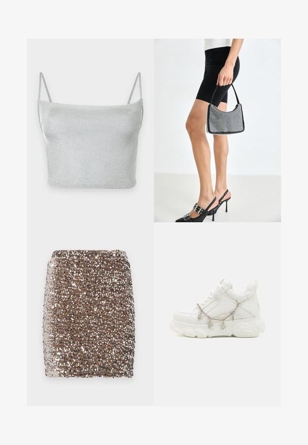 Sølvmetallic strikket cropped top med tynde justerbare stropper. Tætsiddende design og glat tekstur. Ingen mønstre eller synlige hardware-detaljer.; Brun, pailletteret miniskørt med et tætsiddende design, dækket af refleksive sølv pailletter, som skaber en tekstureret, glitrende effekt.; Hvide sneakers med en kraftig sål, tekstureret læderoverdel og dekorativ metal kæde med charms. Har snørebåndslukning og polstret krave.; Sort perlehandtaske med en buet silhuet, bærehåndtag og blank overflade. Båret med højhælede sorte sko og tætsiddende sorte shorts.
