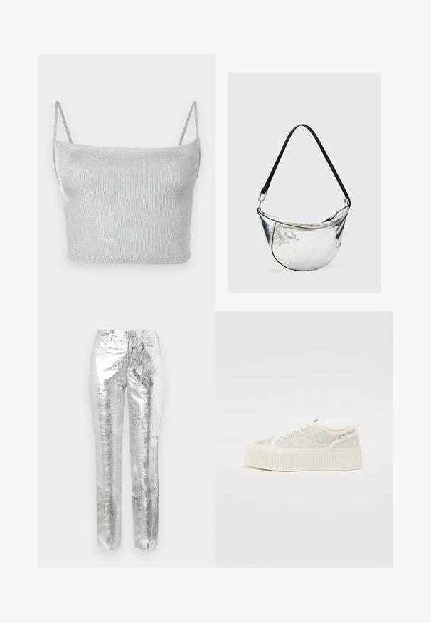Ασημί μεταλλικό πλεκτό crop top με λεπτές ρυθμιζόμενες τιράντες. Εφαρμοστή σχεδίαση και ομαλή υφή. Χωρίς μοτίβα ή ορατές μεταλλικές λεπτομέρειες.; Ασημί, μεταλλικά παντελόνια με ζαρωμένη υφή. Σχεδίαση κανονικής γραμμής, μπροστινές τσέπες και κλείσιμο με φερμουάρ. Λείο και ανακλαστικό επιφάνεια.; Λευκά πλατφόρμα sneakers με υφή στην επάνω πλευρά που διαθέτουν ιριδίζουσες λεπτομέρειες και παχύ ραβδωτό σόλα. Σχοινάκια και θηλάκι στο πίσω μέρος.; Ασημένια μεταλλική τσάντα ώμου σε σχήμα ημισελήνου με μαύρο ρυθμιζόμενο λουρί και φερμουάρ σε απλό φωτεινό φόντο.