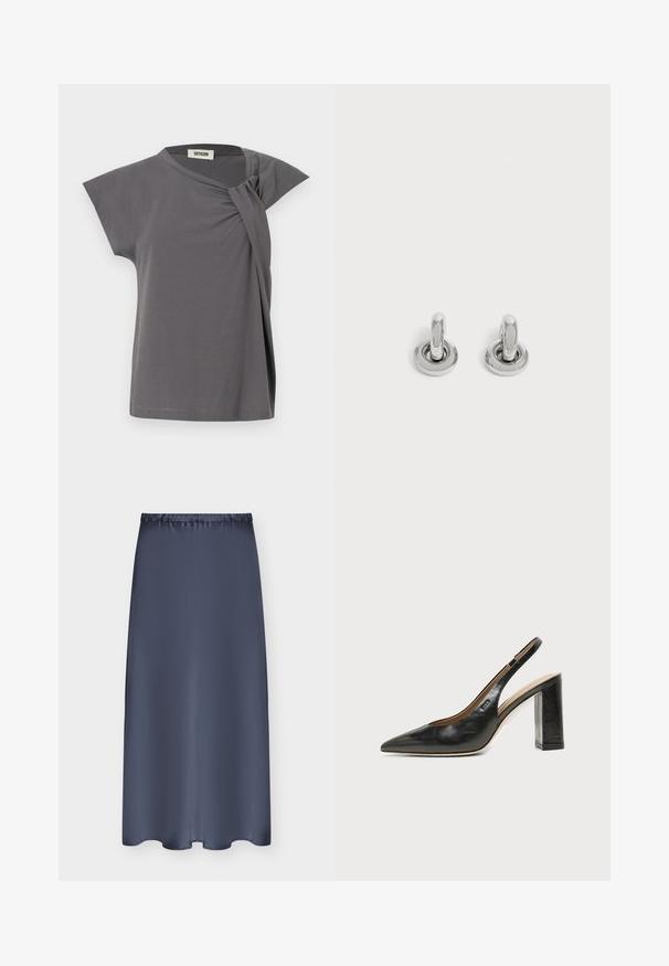 Haut gris à manches courtes avec un détail de nœud torsadé sur l'épaule. Confectionné dans un matériau doux avec une coupe décontractée et un col rond.; Jupe bleu marine mi-longue avec taille élastique et tissu lisse, présentée à plat sur un fond clair.; Chaussure slingback en cuir noir à bout pointu avec un talon bloc haut et une doublure intérieure beige sur un fond clair uni.; Paire de petites boucles d'oreilles créoles argentées brillantes avec une base ronde, présentées sur un fond clair uni.
