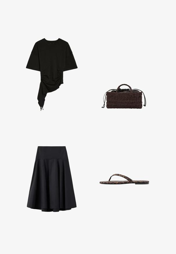 Schwarzes Kurzarm-Top mit rundem Halsausschnitt und asymmetrischem Saum, seitlicher Raffung und drapiertem Stoff auf einer Seite.; Schwarzer High-Waist A-Linien-Rock mit breitem Bund und ausgestelltem Saum aus glattem Stoff, vor weißem Hintergrund dargestellt.; Leopardenmuster Flip-Flopsandalen mit flacher Sohle, dünnen Riemen und glatter Textur. Sie verfügen über auffällige schwarze und braune Muster auf dem Material.; Rechteckige dunkelbraune gewebte Handtasche mit zwei kurzen Griffen und einem schwarzen Stoffbeutel mit Kordelzug innen.