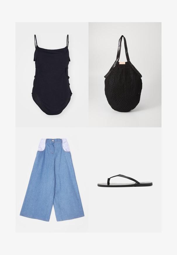 Sort ærmeløs top med tynde stropper, lavet af blødt stof. Har draperede sider og en afrundet kant for en afslappet pasform.; Vide ben denimbukser i lyseblå med kontrasterende lyserøde elastiske lommer. Har en frontknaplukning og synlige sømdetaljer.; Sorte flip-flops med minimalistisk design, der har tynde stropper og en flad sål. Materialet ser ud til at være plast med en glat overflade.; Sort vævet tote taske med en oval form, prydet med glatte håndtag og et tekstureret netlignende design. Etiketten er synlig på siden.