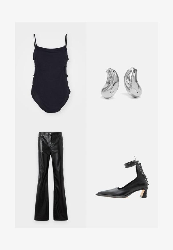 Sort ærmeløs top med tynde stropper, lavet af blødt stof. Har draperede sider og en afrundet kant for en afslappet pasform.; Rabanne Loose-jeans - black; Sort lavhælet lædersko med spids tå, snøredetalje bagpå og ankelrem mod en ensartet hvid baggrund.; Sølvøreringe med en buet, blank finish og et sømløst design. Har en hængsellukning for sikker bæring.