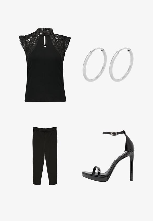 Top noir avec des accents en dentelle sur les épaules et le décolleté, une ouverture en forme de trou de serrure à l'avant, sans manches et en tissu texturé.; Pantalon noir en tissu tissé, avec une coupe droite, un devant plat et des bas de jambes avec revers pour un look épuré.; Steve Madden MILANO - Sandales à talons hauts - black; Boucles d'oreilles en argent, de forme circulaire, avec une texture lisse et brillante, et une largeur constante. Design minimaliste sans accents supplémentaires.