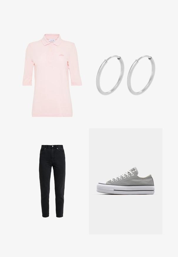 Lichtroze poloshirt met korte mouwen, gemaakt van textuurstof, met een drieknoopsluiting en geborduurd logo op de borst.; High-waist zwarte spijkerbroek met voorste knoop en rits, twee voorzakken en taps toelopende pijpen op een witte achtergrond.; Grijze canvas sneakers met witte veters, rubberen neuspunt en een dikke, witte rubberen zool met twee zwarte strepen aan de zijkant.; Zilveren hoepeloorbellen, cirkelvormig, met een gladde glanzende textuur en een constante breedte. Minimalistisch ontwerp zonder extra accenten.