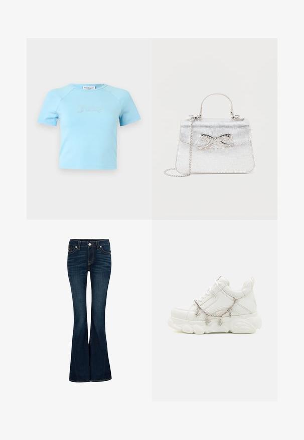 Hellblaues Crop-Top mit kurzen Ärmeln und rundem Ausschnitt, mit „Juicy“ in Strasssteinen zentriert auf der Brust.; True Religion Flared Jeans - indigo upgrade; Weiße Sneakers mit dicker Sohle, strukturiertem Obermaterial aus Leder und dekorativer Metallkette mit Anhängern. Sie verfügen über eine Schnürung und einen gepolsterten Kragen.; Kleine silberne Handtasche mit einem oberen Griff, Kettenriemen und einer dekorativen Schleife mit Strasssteinen auf der vorderen Klappe.
