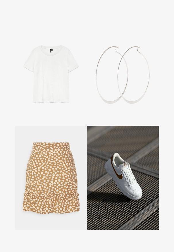 Hvid kortærmet t-shirt med rund halsudskæring, lavet af letvægtsstof. Enkel design, glat tekstur og lige kant.; VILA Petite VICELINA MIDI SKIRT - A-snit nederdel - toasted coconut; Hvid læder sneaker med perforeringer, brun Nike swoosh og snørebånd. Har en tekstureret sål og polstret krave.; Sølv hoops øreringe med et tyndt, glat design; langstrakt oval form; poleret finish; har en sikker krog lukning.