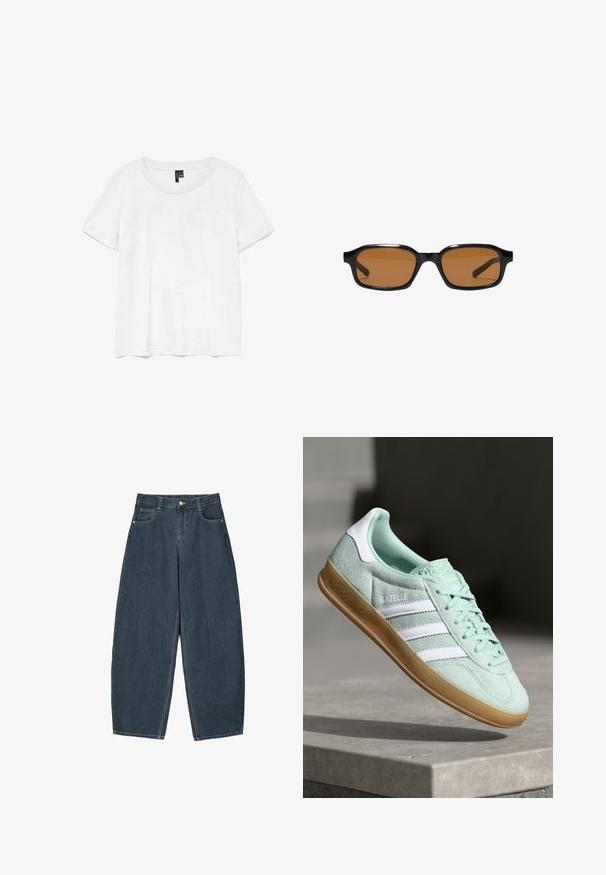 Weißes T-Shirt mit kurzen Ärmeln und rundem Ausschnitt, hergestellt aus leichtem Stoff. Schlichtes Design, glatte Textur und gerader Saum.; Dunkelblaue Denim-Hosenträger mit weitem Bein und hoher Taille, ausgestattet mit fünf Taschen und sichtbaren Nähdetails. Sauberes, minimalistisches Design.; Adidas Gazelle Sneaker aus mintgrünem Wildleder mit weißen Akzenten, Schnürverschluss und einer Sohle aus Gummi. Mit drei weißen Streifen.; Schwarze rechteckige Sonnenbrille mit dickem Rahmen und braunen getönten Gläsern, von vorne auf weißem Hintergrund gezeigt.