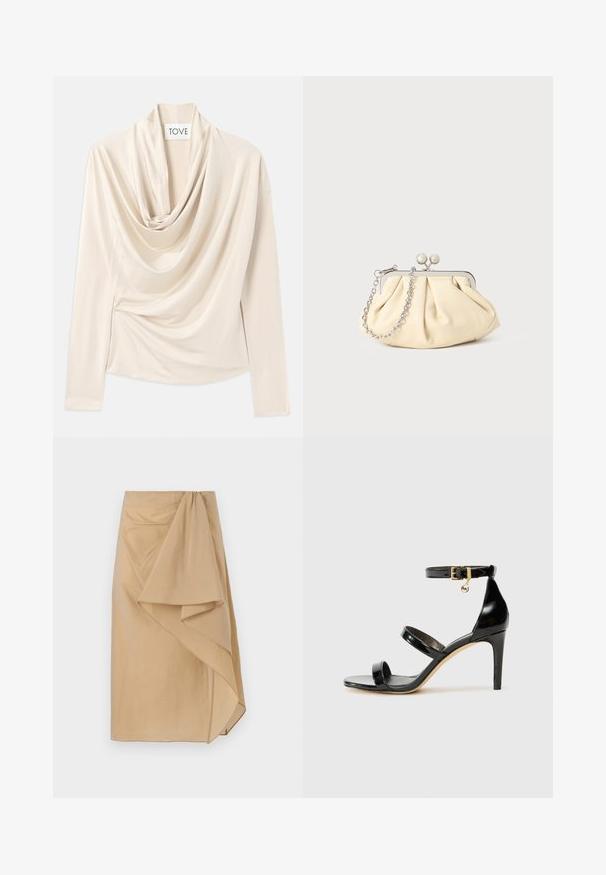 Beige top met lange mouwen, ontwerp met een kraag en een zachte, gladde textuur. Vastgezet in de taille met subtiele geplooide details.; Beige wikkelrok van lichtgewicht stof met een asymmetrische draping, voorzien van een gegarneerde tailleband en een gladde textuur. Geen zichtbare sluitingen.; Zwarte gepatineerde leren sandaal met drie banden, enkelgesp en 10 cm hoge stiletto hak. Bevat gouden hardwaredetails en een logo charm.; Geplooide beige leren clutch met een zilveren metalen frame, voorzien van twee ronde decoratieve sluitingen en een zilveren kettingriem.