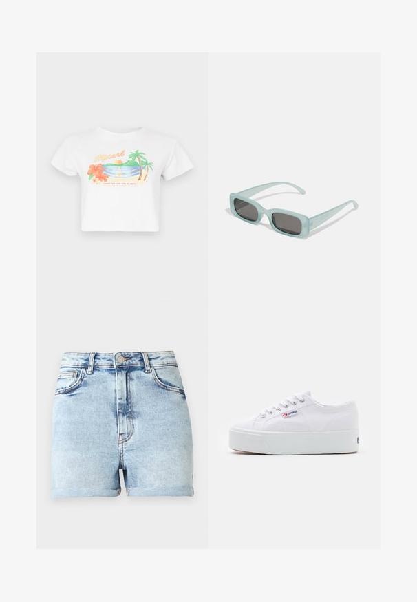 Hvid croppet t-shirt med et farverigt strandmotiv, der viser palmer og blomster. Grafisk tekst lyder "Ripcurl" og "Crafted for the search."; Lyseblå denimshorts med høj talje, fem lommer og opkrogede kanter. Har diskret falmet effekt og kobberfarvet hardware.; Hvide canvas sneakers med en tyk hvid platformssål, rund tå og metaløjelets til snørebånd. Mærkets logo præsenteret på siden.; Et par rektangulære solbriller med lyseblå gennemsigtige stel og mørkegrå linser, der har lige templer og minimale hardware detaljer.