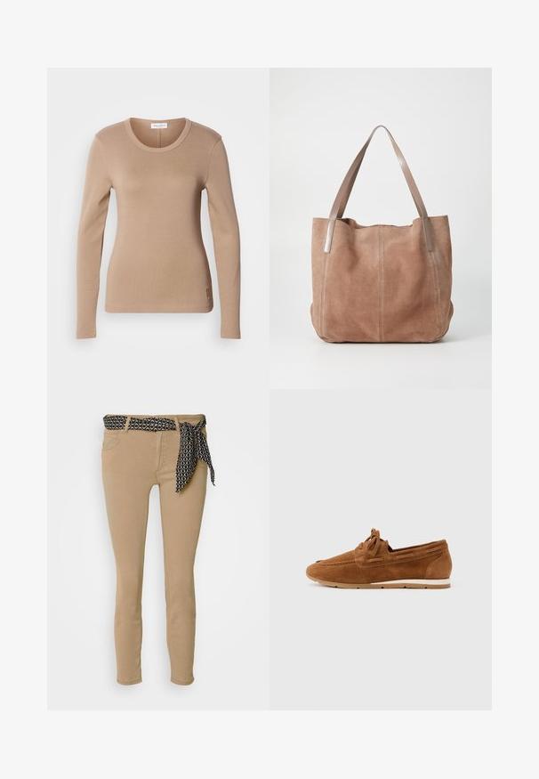 Langærmet top i lys beige med rund halsudskæring og tætsiddende pasform. Lavet af blødt, strækbart stof med en subtil tekstur. Lille logo detail ved kanten.; Beige skinny jeans med en sort mønstret talje og matchende bånd. Har fem lommer og en glat, bomuldsblandet tekstur.; Brun loafers i ruskind med snørede detaljer, hvid og tan gummisål, vist i profil på en ensfarvet lys baggrund.; Anna Field by Zalando LEATHER - Shopping bags - taupe