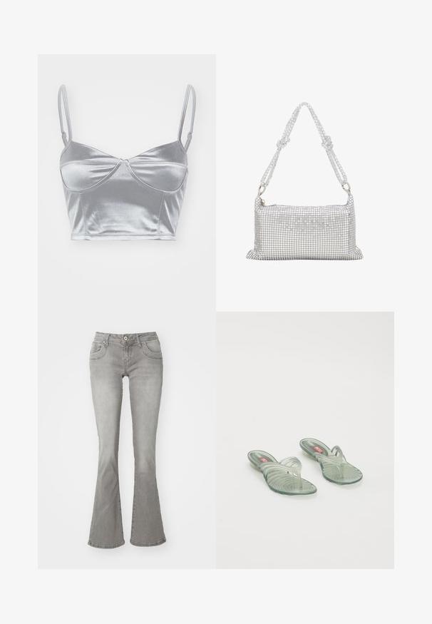 Zilveren satijnen bralette met dunne verstelbare bandjes, een sweetheart-halslijn en een gedraaide uitstraling in het midden. Glad, glanzend textuur.; Grijze flared jeans met een middelhoge taille, voorkzakken en een knoopsluiting, gemaakt van denim stof met een gladde structuur.; Transparante jelly sandalen met een golfvormig ontwerp, voorzien van een tussenstuk en een gegroefd zoolpatroon. Kleuren zijn onder andere lichtgroen en transparante tinten.; Zilveren gaas handtas met een rechthoekige vorm, versierd met kleine ronde pailletten, met een gevlochten hengsel met knopen en een ritssluiting.