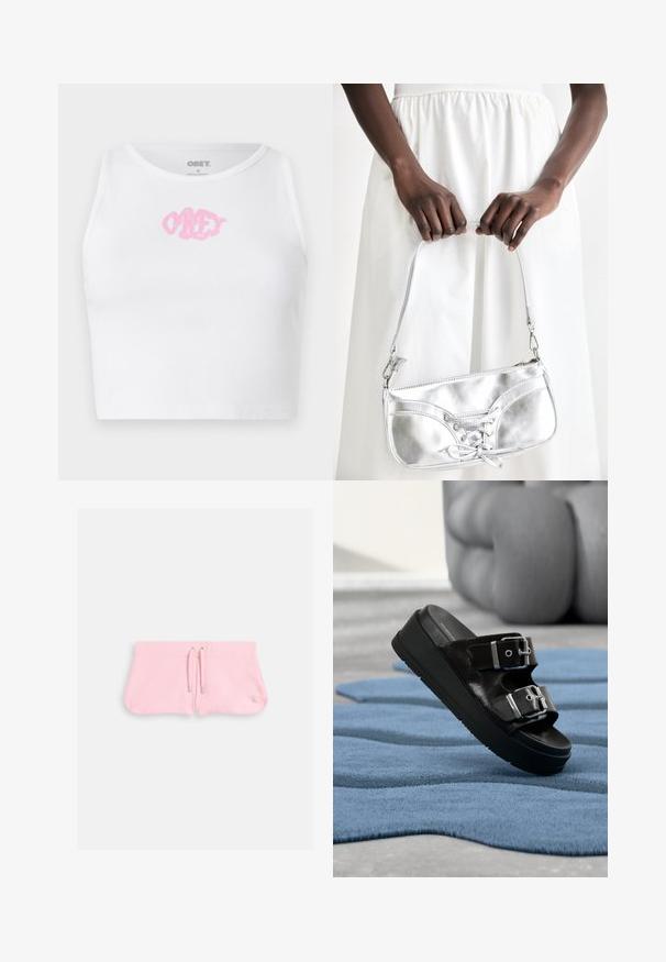 Weißes, geripptes Crop-Top mit einem rosa "OBEY"-Logo in der Mitte. Mit rundem Ausschnitt und ärmellosem Design.; Rosa Shorts aus weichem Stoff, ausgestattet mit einem Kordelzug mit silbernen Tipps und einem kleinen gestickten Logo in der unteren rechten Ecke.; Schwarze Slide-Sandale mit zwei silbernen Schnallen, Plateau-Sohle, auf einem strukturierten blauen Teppich platziert, mit verschwommenem beigem Möbel im Hintergrund.; Silberne metallische Handtasche mit Schnürdetail, die ein elegantes Design und einen kurzen Tragegurt aufweist. Die Tasche wird in den Händen gehalten und zeigt ihre Textur.