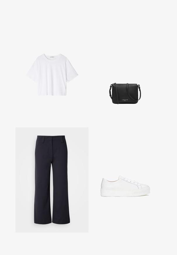 Witte cropped katoenen T-shirt met korte mouwen, ronde halslijn en een losse pasvorm, getoond op een effen witte achtergrond.; Wijd-zittende broek in donkerblauwe stof. Heeft een vlakke voorkant, riemlussen en zijzakken. Het materiaal is glad met een lichte stretch.; Witte leren sneaker met een glad oppervlak, ronde neus en platte zool. Voorzien van vetersluiting en subtiele stiksels.; Zwarte leren crossbodytas met verstelbare riem en zilveren rits, "Liebeskind Berlin"-logo in het midden aan de voorkant.
