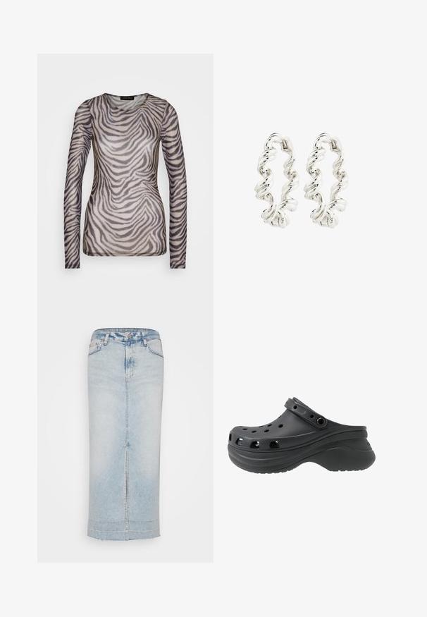 Langärmliges Oberteil aus transparenter Stoff mit einem Zebramuster in Grautönen und Beige. Runder Halsauschnitt, figurbetonte Silhouette.; Hellblauer Jeansrock mit geradem Design, knielang, mit einem vorderen Schlitz, ausgefranstem Saum und fünf Taschen.; Schwarze Clogs mit perforierten Seitenlöchern aus leichtem Kunststoffmaterial. Mit einem Fersenriemen und einer strukturierten Sohle.; Verdrehte silberne Creolen mit einer glatten, reflektierenden Oberfläche und sicherem Verschluss. Das Design zeigt ein Spiral-Muster für zusätzliche Details.