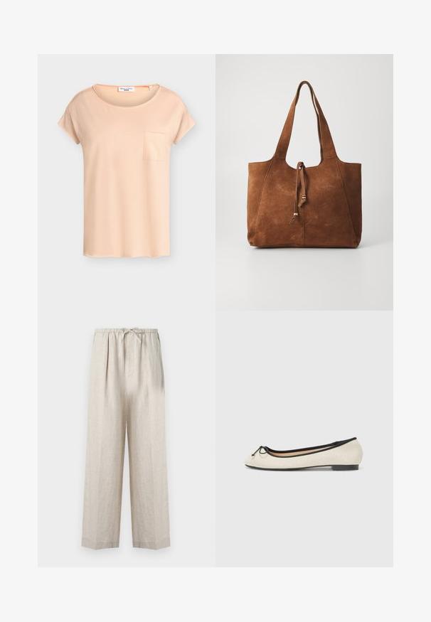 T-shirt à manches courtes couleur pêche claire avec encolure ronde et petite poche poitrine, présenté sur un fond uni.; Pantalon en lin beige clair avec une coupe décontractée, équipé d'une taille à cordon de serrage et de plis sur les côtés pour plus de confort et de style.; Ballerine en textile beige avec une bordure noire. Affiche un bout arrondi et un petit nœud en accent sur le devant. Semelle basse.; Sac fourre-tout en daim marron avec deux longues poignées, fermeture à cordon et texture lisse. Présente un design simple et des accents minimaux.