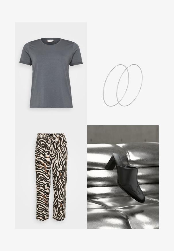 Grijze t-shirt met korte mouwen, gemaakt van zachte stof, met een klassieke ronde halslijn en omgeslagen mouwen. Een gladde textuur zonder zichtbare patronen.; Trekbroek van lichtgewicht stof, met een zwart-wit zebra patroon en bruin accent. Relaxte pasvorm en cropped lengte.; Zwarte leren mule met blokhak, rustend op een glanzend zilveren gestoffeerde oppervlakte, die het strakke ontwerp en de afgeronde details benadrukt.; Zilveren hoepel oorbellen met een minimalistisch ontwerp. Cirkelvormig, gladde textuur en dun profiel. Lichtgewicht met een gepolijste afwerking.