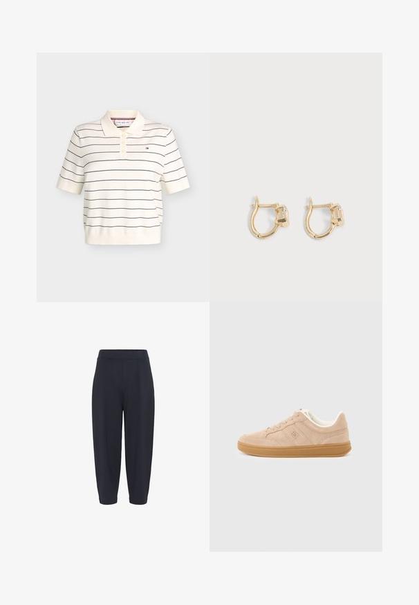 Weißes Polohemd mit kurzen Ärmeln, dünnen horizontalen dunkelblauen Streifen und kleinem Tommy Hilfiger Logo auf der Brust.; Marineblaue, schmal zulaufende Hose mit einem elastischen Bund, die mittlere Falten, eine glatte Textur und einen knöchellangen Schnitt aufweist.; Beige Wildleder-Sneaker mit Schnürung, Gummisohle in Kautschuk-Optik und dezentem Logo an der Seite vor schlichtem grauem Hintergrund.; Paar kleine goldene Creolen, jeweils mit einem klaren rechteckigen Edelstein besetzt, auf schlichtem, hellem Hintergrund.