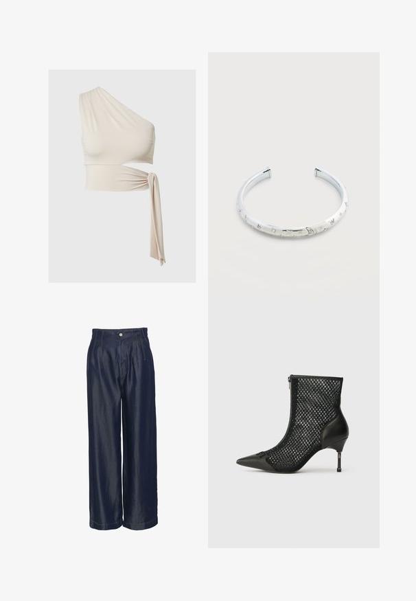 Cremefarbener, einseitiger Crop-Top mit seitlichem Ausschnitt und langem Stoffband auf der rechten Seite.; Marineblaue Jeans mit weitem Bein und hohem Bund, die über Frontfalten und goldene Nähte verfügt, eine glatte Textur hat und mit einem Knopfverschluss ausgestattet ist.; Schwarze Stiefelette mit spitzem Zeh, Netzseiten, Lederfersenstütze und einem schlanken Stiletto-Absatz mit einem geometrischen metallischen Detail.; Silberner offener Manschettenarmreif mit gravierten Mond- und Sternmotiven auf einer glatten, polierten Oberfläche vor weißem Hintergrund.