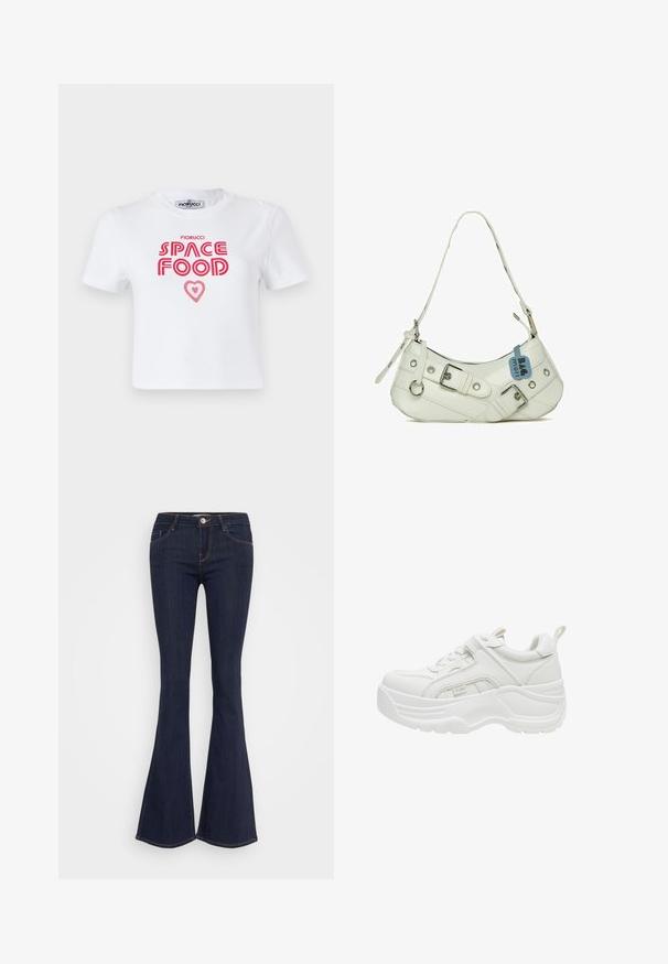 Biely bavlnený tričko s červeným grafickým textom "SPACE FOOD" so srdiečkovým akcentom, krátke rukávy a okruhly výstrih.; Tmavé denimové zvonové džínsy s priliehajúcim pásom, s predným zapínaním na gombík, päť vreckovým dizajnom a švom pozdĺž nohavíc.; Biely robustný teniska s hrubou podrážkou, so šnurovaním vpredu, polstrovaným golierom a ťahákom na päte.; Biela syntetická kabelka s zakriveným siluetom, nastaviteľným popruhom, dekoratívnou prackou, striebornými kovovými detailmi a pribalenou modrou visačkou.