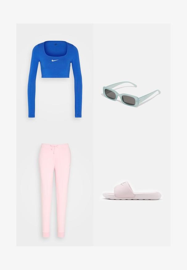 Nike Sportswear W NSW LS CROP TOP SW - Μπλούζα με μακριά μανίκια - game royal/phantom; Ανοιχτό ροζ φόρμες με ελαστική μέση, σε στενή γραμμή και κεντημένο λογότυπο στο μηρό. Μαλακή, απαλής υφής υφάσματος.; Ροζ σανδάλι με ευέλικτη καουτσούκ σόλα, επενδεδυμένο λουράκι και μινιμαλιστικό σχέδιο. Διαθέτει λογότυπο στο λουρί και ομαλή υφή.; Ενα ζευγάρι ορθογώνια γυαλιά ηλίου με ανοιχτό μπλε ημιδιαφανείς σκελετούς και σκούρους γκρι φακούς, διαθέτοντας ίσιες βραχίονες και ελάχιστες λεπτομέρειες υλικών.