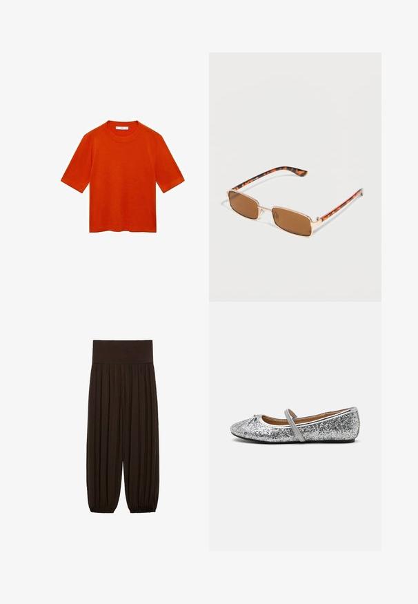 Kortærmet orange t-shirt lavet af blødt stof, med rund hals og en afslappet pasform, lige kant og uden synlige mønstre.; Brune plisserede bukser med en bred, elastisk talje. Stoffet er let og tekstureret med indsamlede sømme ved benens afslutninger.; Sølvglitter balletflade med rund tå, elastisk rem og minimal hæl. Struktureret overflade med metallisk glans og kontrasterende kant.; Rektangulære brune solbriller med linser, tyndt gyldent metalstel og skildpaddeskalsmønstrede stænger på hvid baggrund.