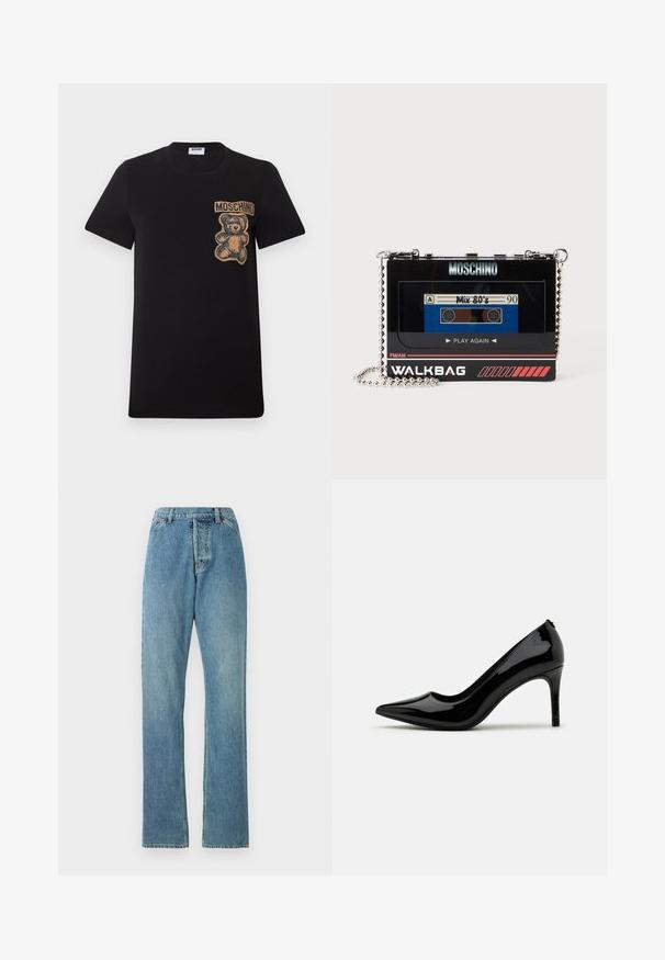 Sort t-shirt med korte ærmer med et tanfarvet bamsemotiv og teksten "MOSCHINO" på venstre bryst.; Lyseblå denim jeans med lige ben-design, fem lomme-stil og en synlig talje. Teksturen er let slidt, men intakt.; Sorte laklæder højhælede pumps med spids tå og slank silhuet, prydet med en glat overflade og minimalistisk design.; Sort rektangulær Moschino taske formet som en vintage kassettebånd med sølvkæderem og "Mix 80's" kassettelabel.