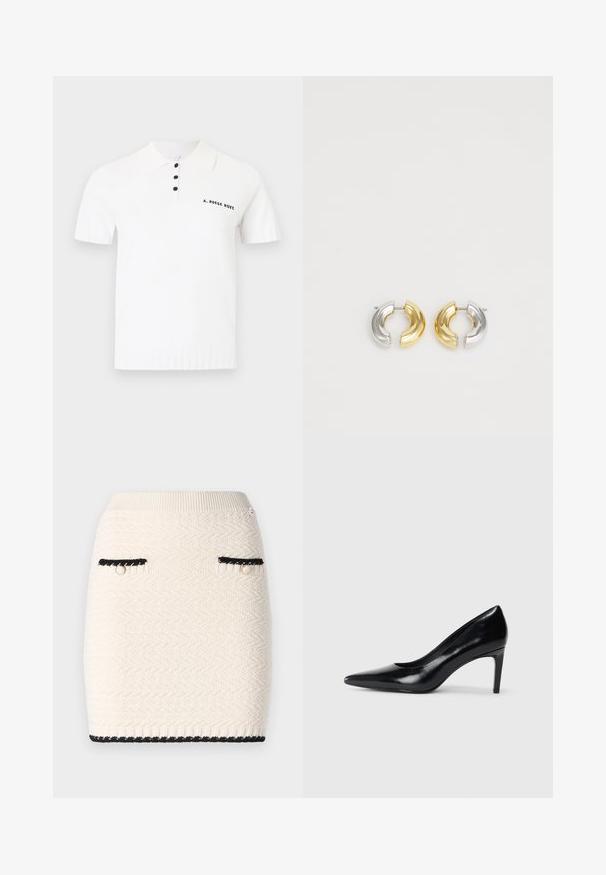 Hvid kortærmet poloshirt med tre sorte knapper og sort tekst "A. ROEGE HOVE" på venstre bryst.; Strikket mini nederdel i creme med et tekstureret zigzag mønster, accentueret med sort trim omkring lommerne og kanten, samt hardware i guldtonet.; Sort læder højhælede sko med spids tå, glat tekstur og en taperet hæl. Minimalistisk design uden yderligere udsmykninger.; Guld- og sølvhalvmåneøreringe med en poleret finish, der har en lille accent af klare rhinesten på den ene side.