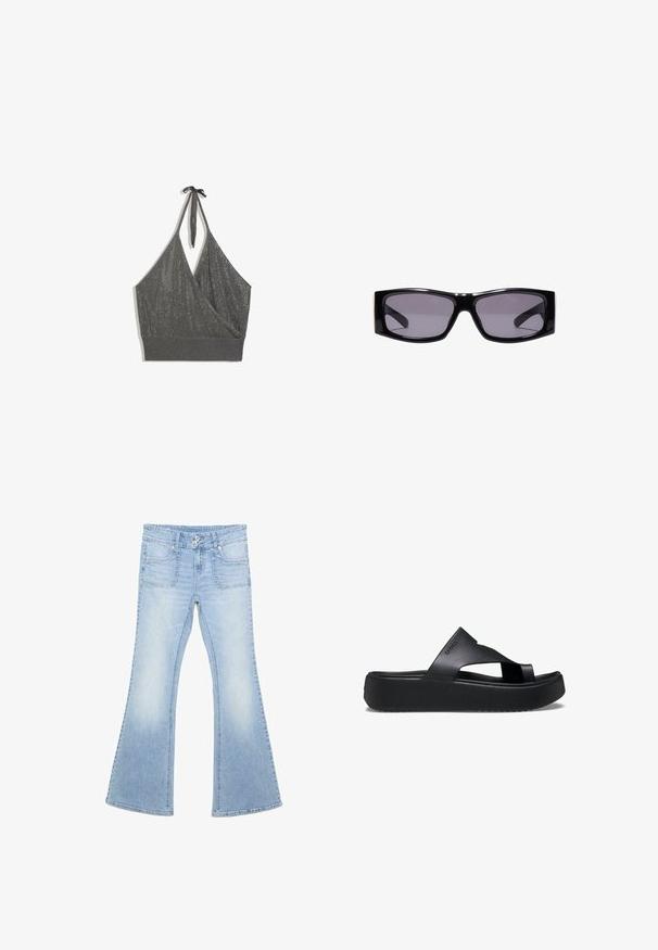 Graues Neckholder-Strick-Crop-Top mit Wickel-Front und breitem geripptem Saum vor weißem Hintergrund.; Hellblaue, hoch taillierte Schlagjeans mit zwei Vordertaschen, doppeltem Knopfverschluss und dezentem, verwaschenem Effekt an Oberschenkeln und Knien.; Schwarze Plattform-Flip-Flops mit einer strukturierten Gummisohle, die ein Kreuzriemen-Design und eine matte Oberfläche aufweisen. Das Markenlogo ist dezent an der Seite angebracht.; Schwarze rechteckige Sonnenbrille mit dunkel getönten Gläsern und glänzendem Kunststoffrahmen, zentriert auf weißem Hintergrund dargestellt.