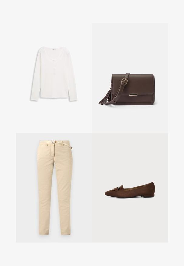 Hvid ribbet langærmet top med rund halsudskæring og en delvis knaplukning. Blød tekstur, tætsiddende design og minimalistisk stil.; Beige chinos lavet af bomuld med en glat tekstur, der har et vævet bælte og standardlommer. Slim fit med lige ben.; Brun flad sko med spids tå og dekorativ spændedetalje på toppen, sat mod en ensfarvet lys baggrund.; Brun faux læder crossbody taske med klaplukning, hardware i guldtone og sidepompom detalje. Justerbar rem for alsidig brug.