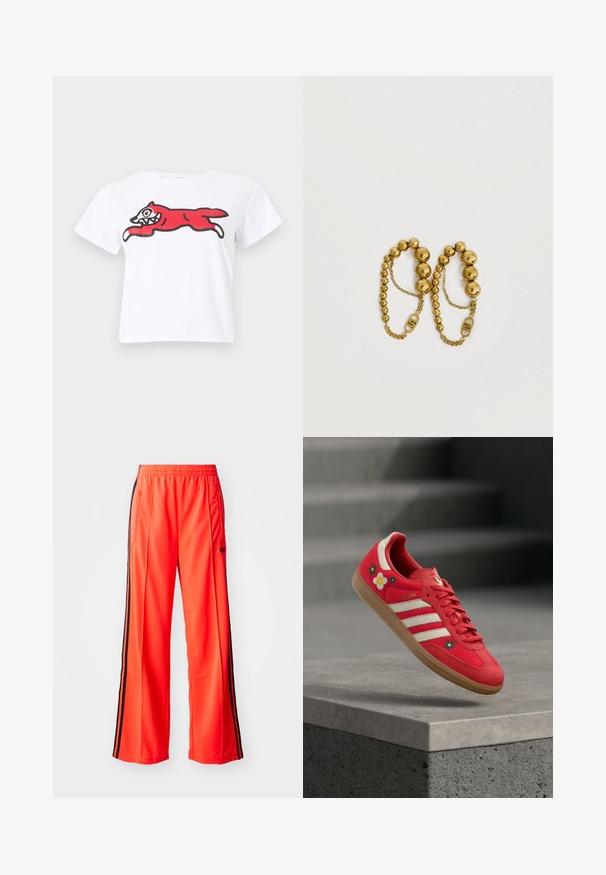 Hvid kortærmet t-shirt med en legesyg rød tegneserie ræv, der springer over brystet, omkranset af sort og hvid.; Lyse orange atletiske bukser med et bredt ben-design, har sorte sidelagner og en elastisk talje. Inkluderer en lynlåslomme.; Rød sportssko med hvide striber, blomsterbroderi og gummisål. Glat stof med ruskindsdetaljer. Model: Samba.; Guldfarvede øreringe med en blanding af glatte og teksturerede kugleperler, forbundet med en kæde med logoaccenter.